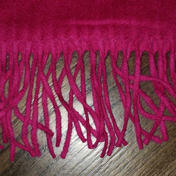 New Enzo Cranberry Cashmere Wool Blend Scarf - Picture 5 of 6